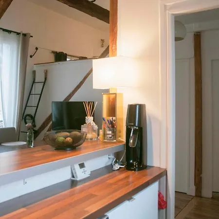 Nice 40 M Bright And Cosy With Wifi In Paris